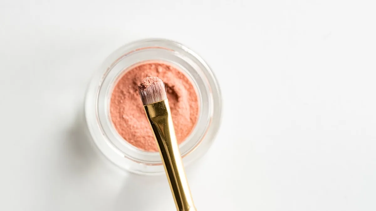 Maquillage naturel facile : le teint frais en dix minutes